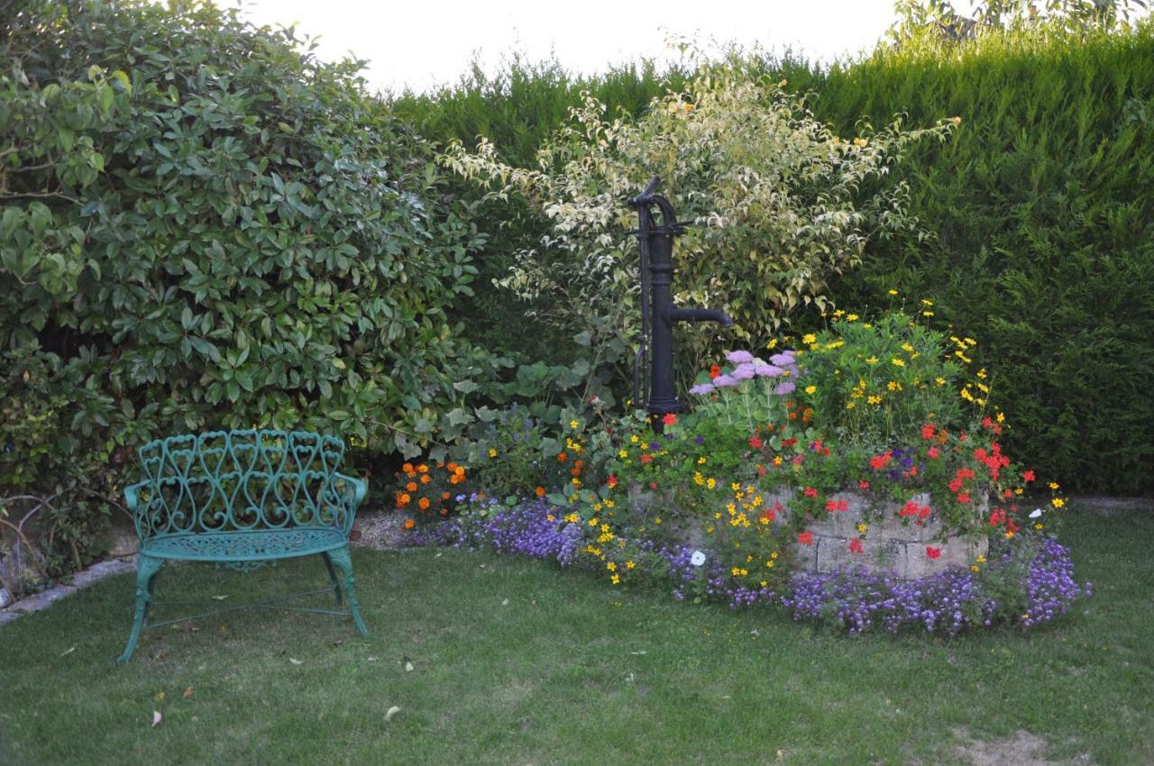 Bed and Breakfast Les Rendzines Nuisement-sur-Coole Exterior foto